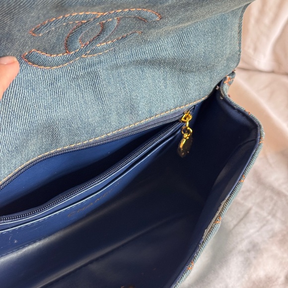 CHANEL Blue Quilted Crossbody Bag - Picture 3 of 6